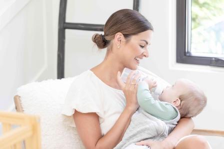 mom feeding baby bottle